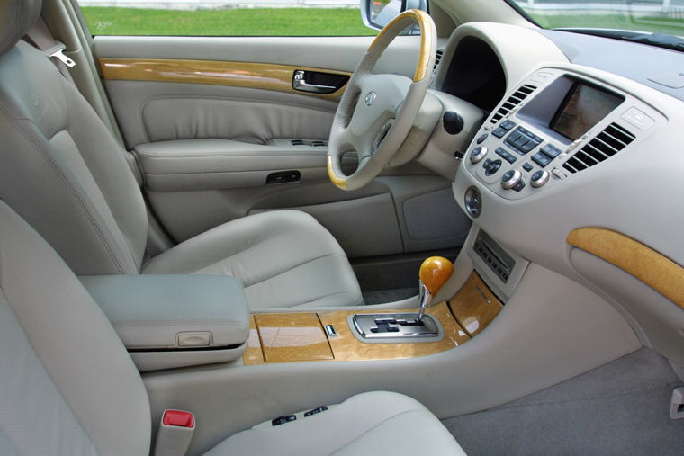 2002 Infiniti Q45 Front Seats Picture