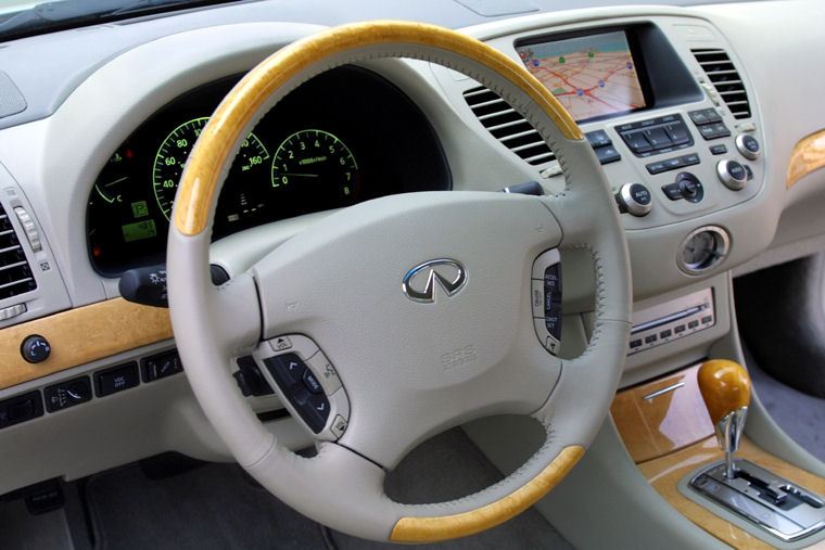 2003 Infiniti Q45 Interior Picture