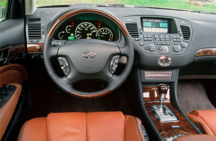 2005 Infiniti Q45 Cockpit Picture