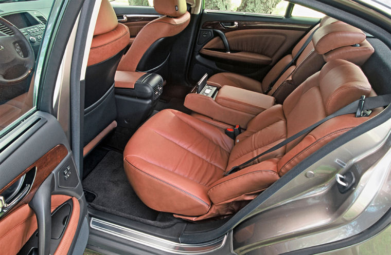 2005 Infiniti Q45 Rear Seats Picture