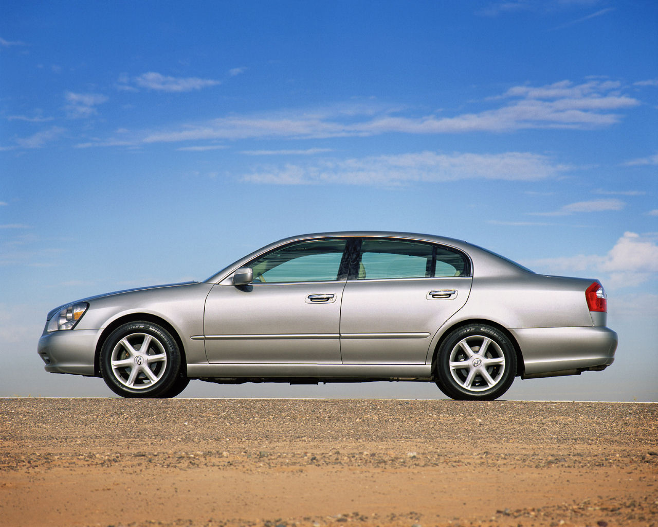 Infiniti Q45 Desktop Wallpaper