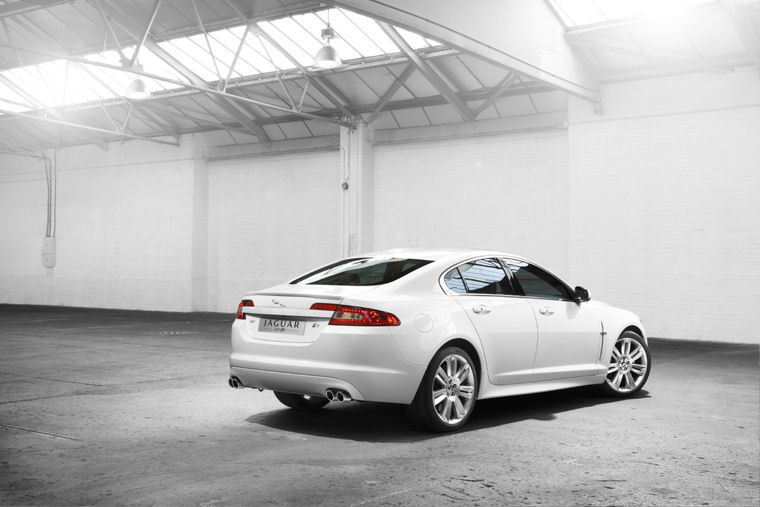 2010 Jaguar XFR Picture