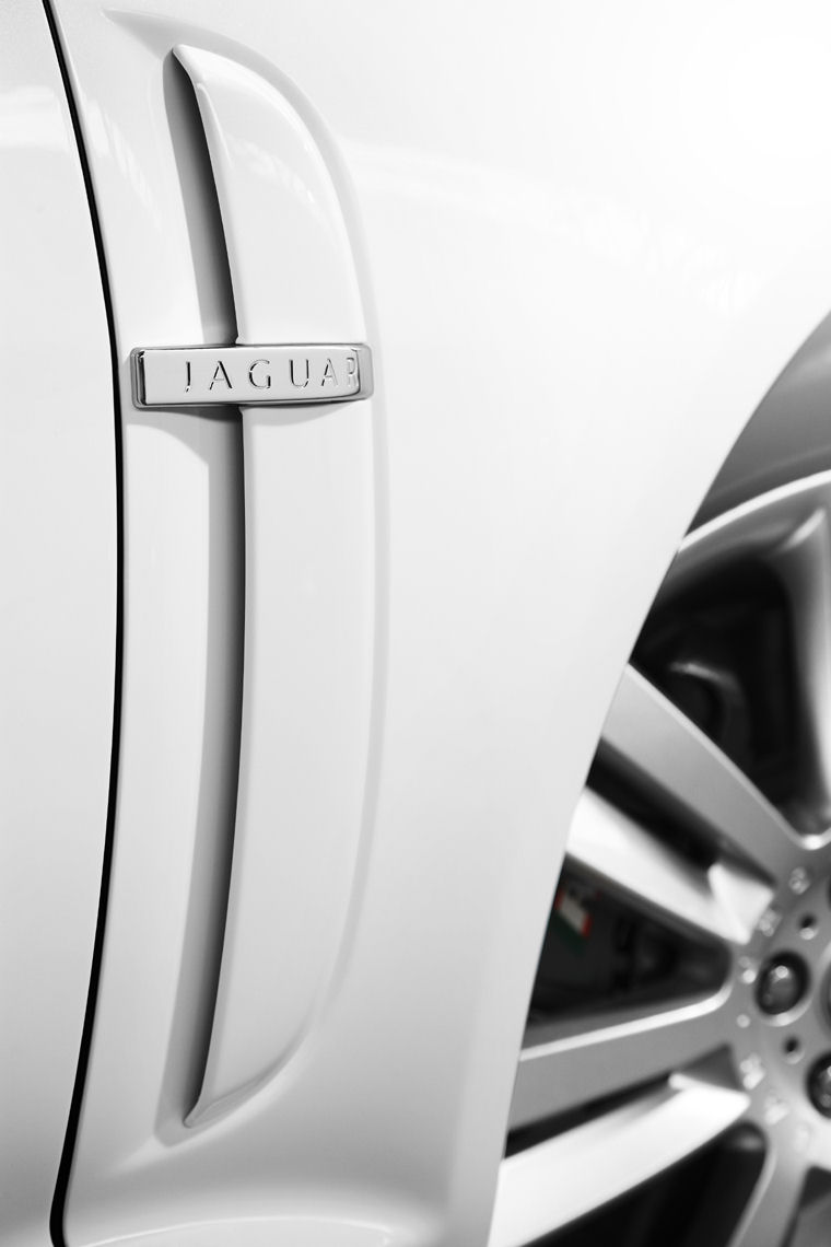 2010 Jaguar XFR Side Air Vent Picture