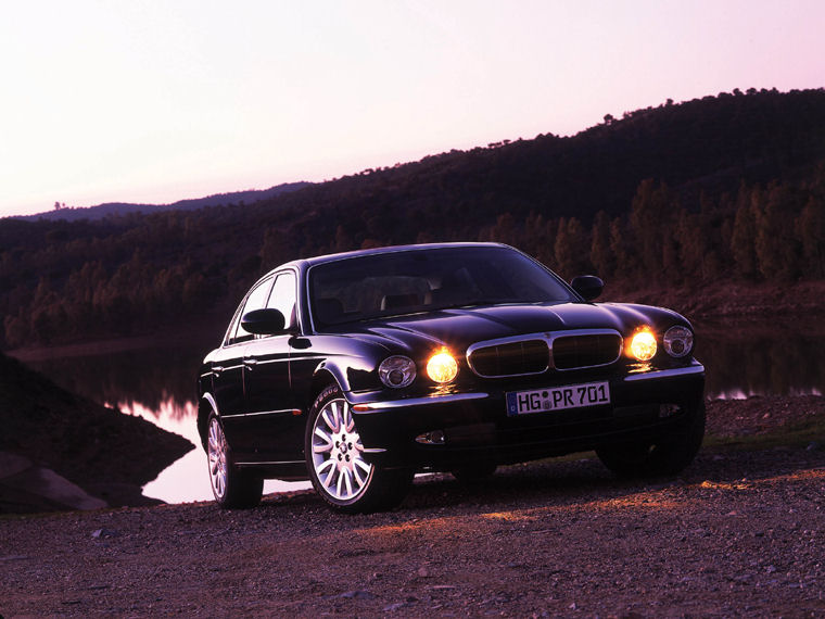 2004 Jaguar XJ8 Picture