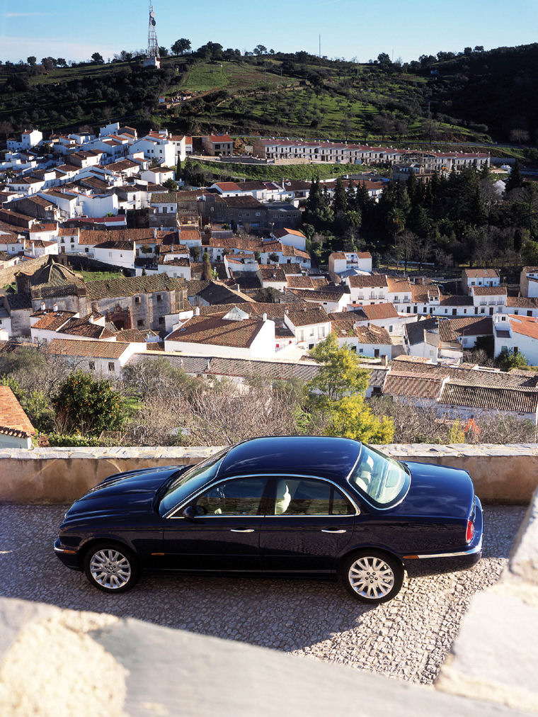 2004 Jaguar XJ8 Picture