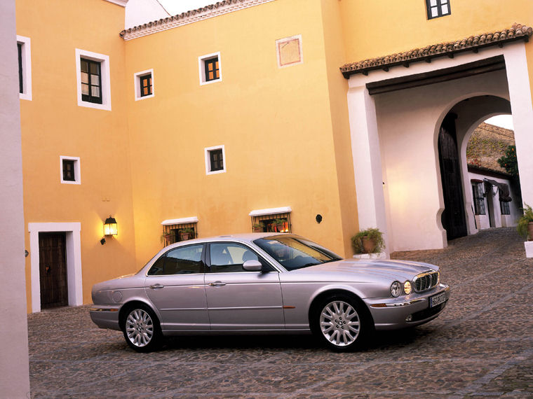 2004 Jaguar XJ8 Picture