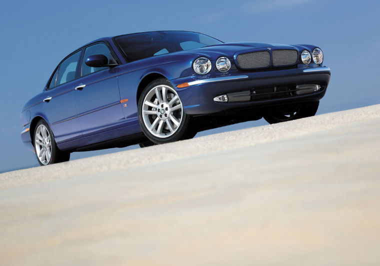 2004 Jaguar XJ8 Picture