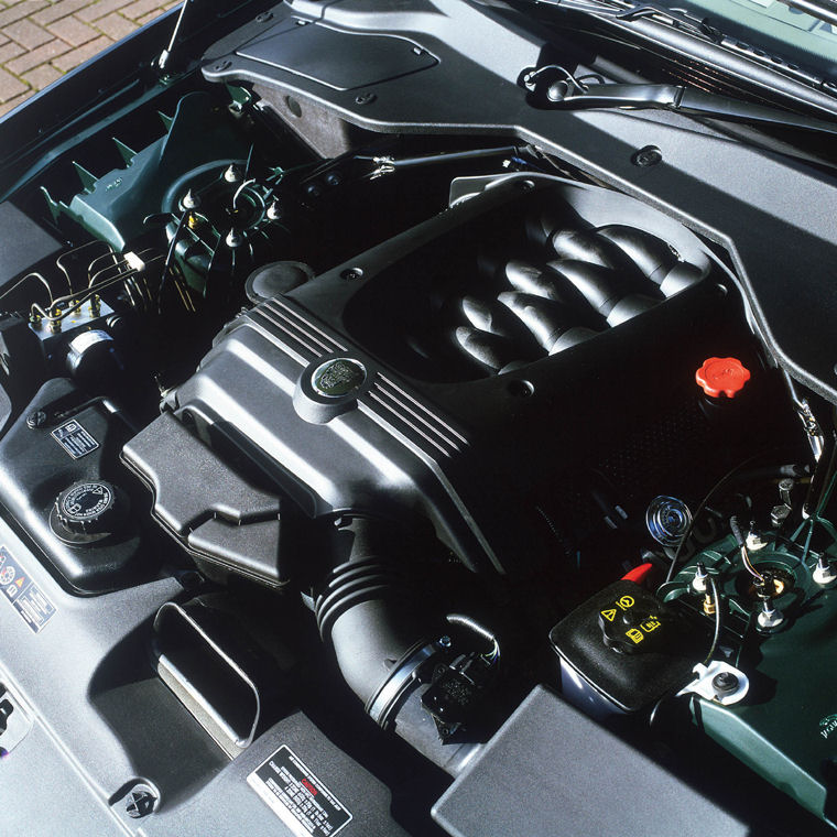 2004 Jaguar XJ8 4.2L V8 Engine Picture