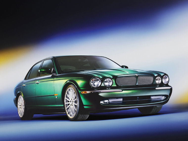 2004 Jaguar XJR Picture