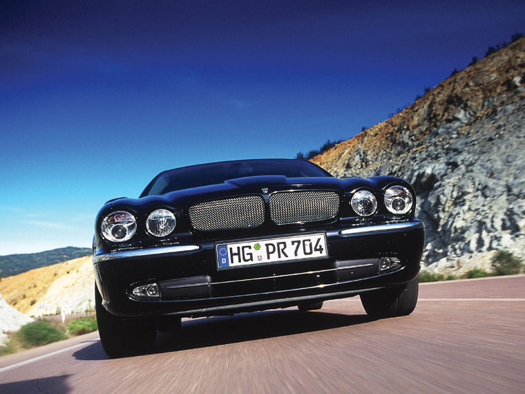 2004 Jaguar XJR Picture