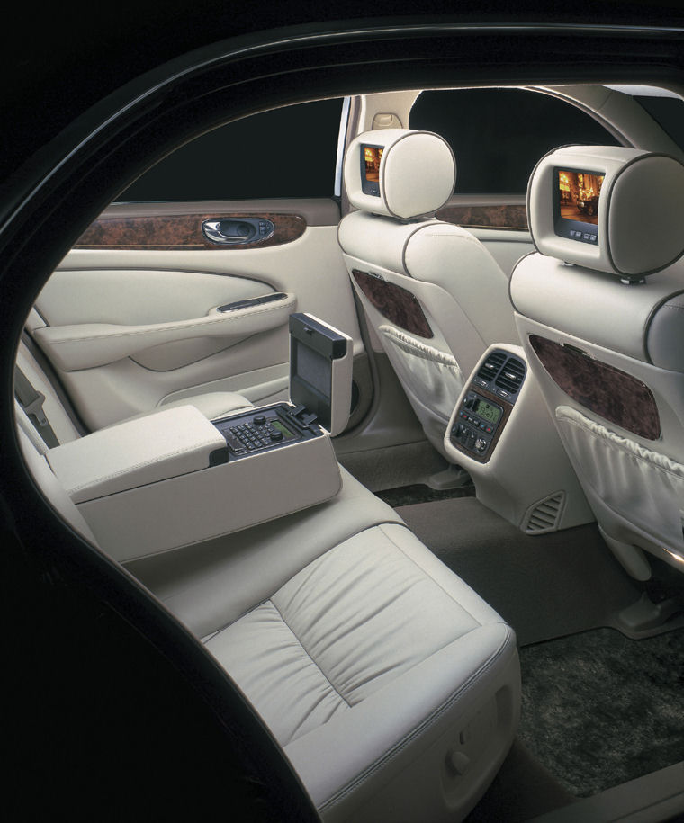 2009 Jaguar XJ Rear Seats Picture