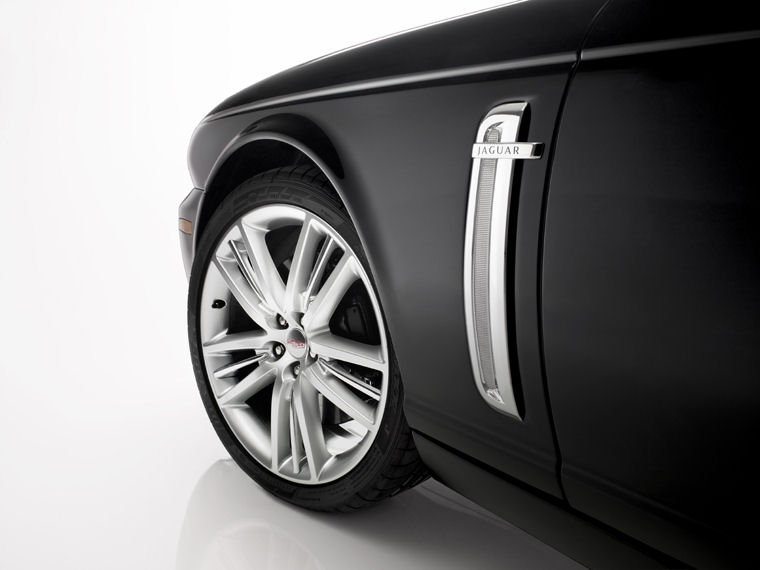 2009 Jaguar XJ Super V8 Portfolio Air Inlet Picture