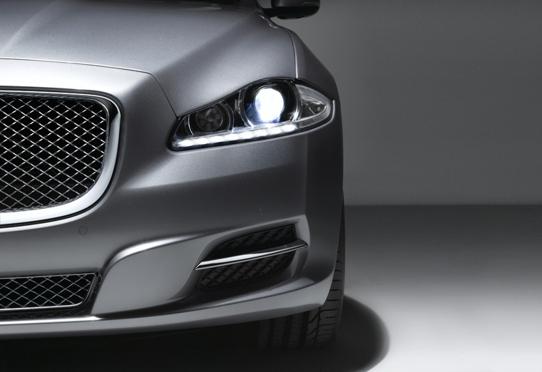 2011 Jaguar XJ Headlight Picture