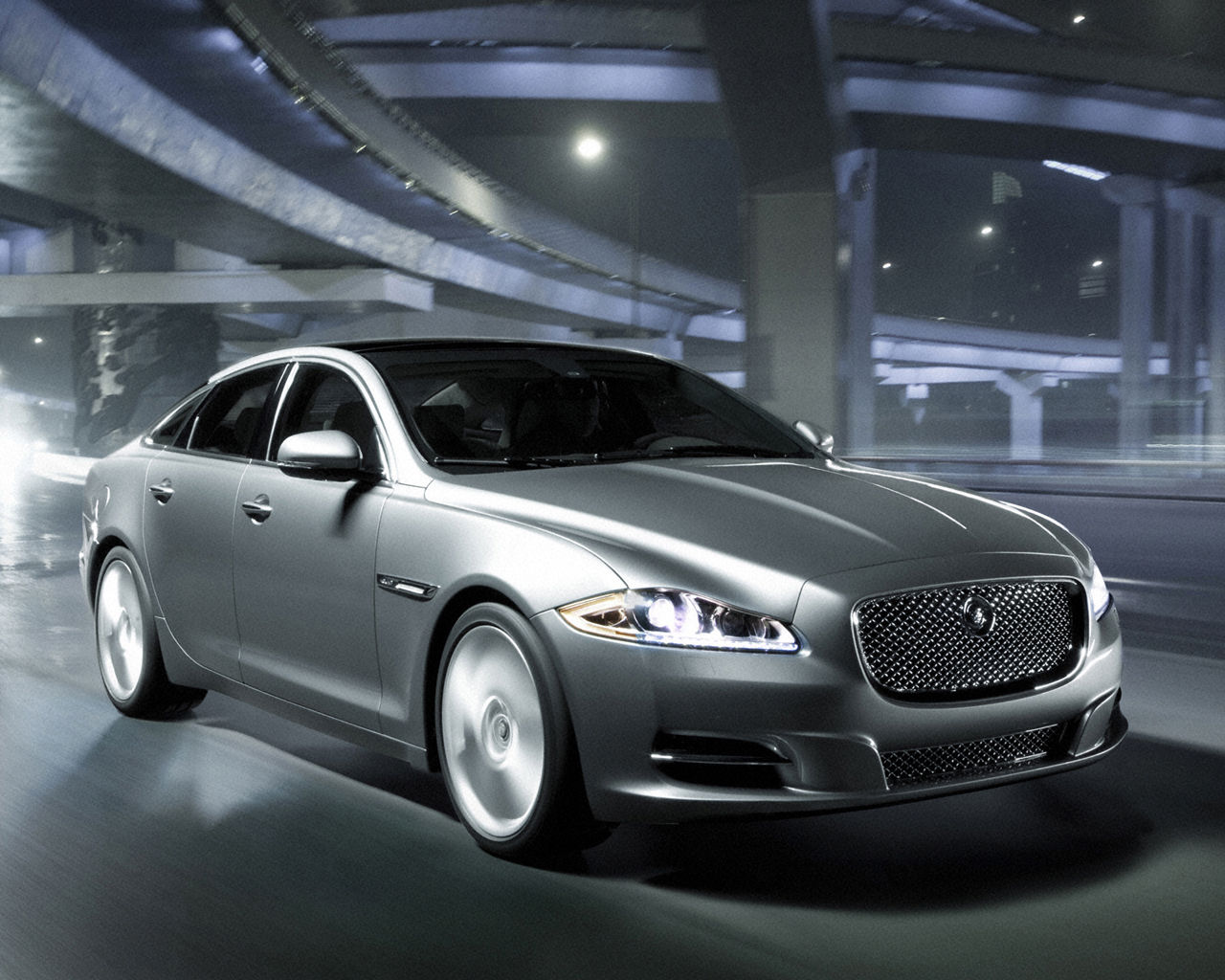 Jaguar XJ Desktop Wallpaper