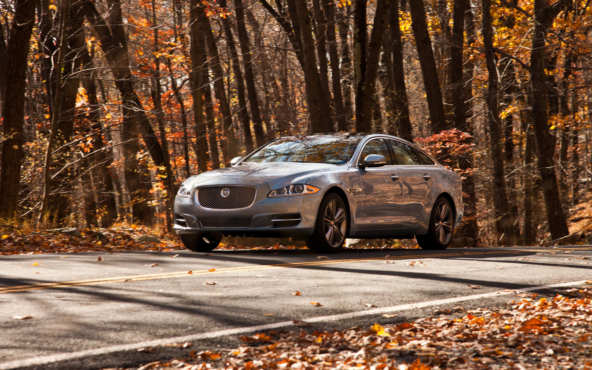 Jaguar XJ Desktop Wallpaper