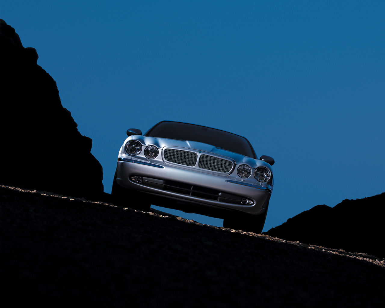 Jaguar XJ Desktop Wallpaper