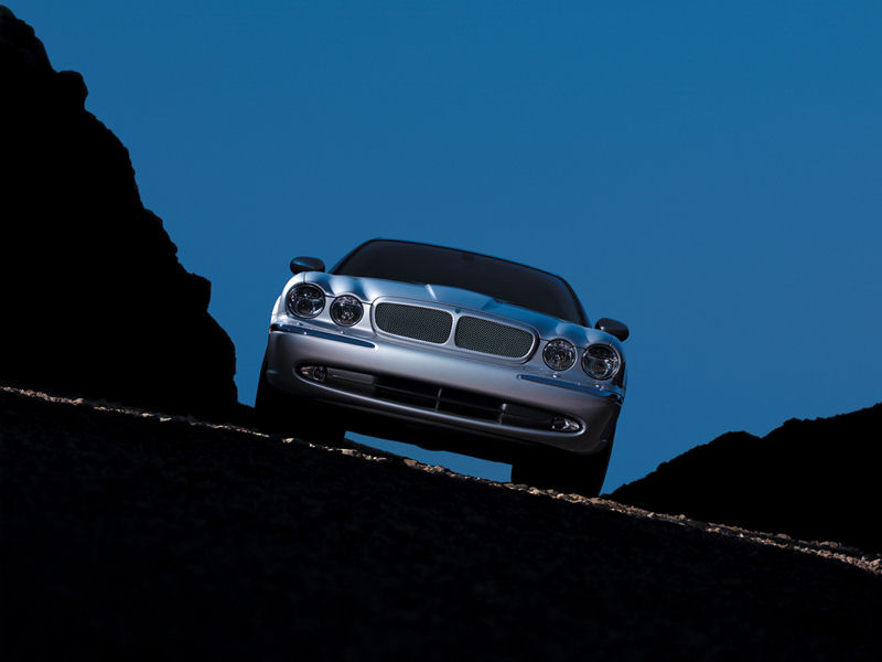 Jaguar XJ Desktop Wallpaper