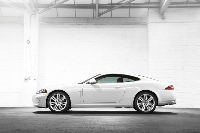 2010 Jaguar XKR Picture