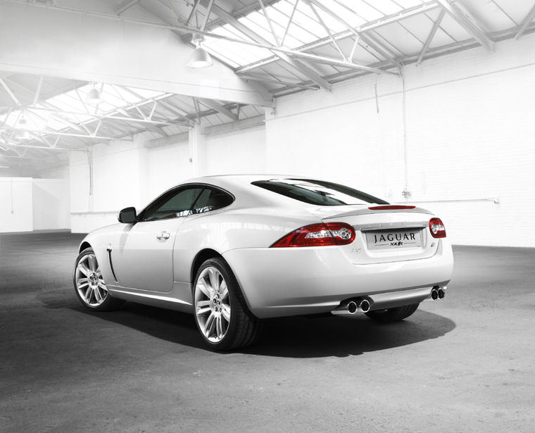 2010 Jaguar XKR Picture