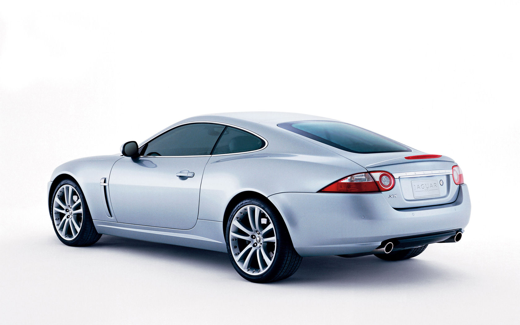 Jaguar XK Desktop Wallpaper