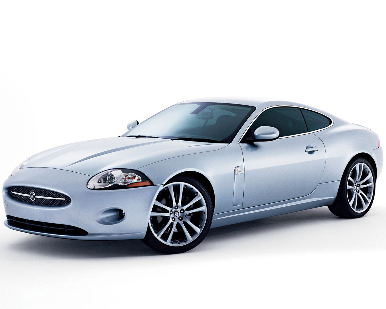 Jaguar XK Desktop Wallpaper