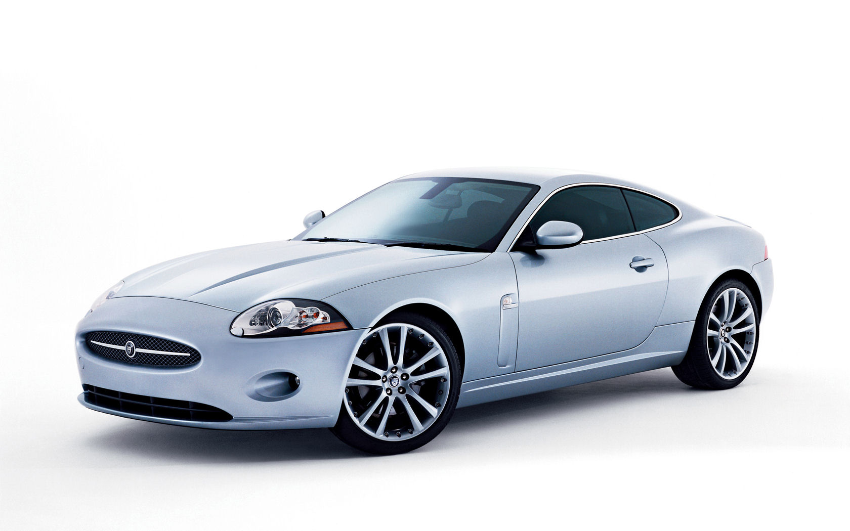 Jaguar XK Desktop Wallpaper