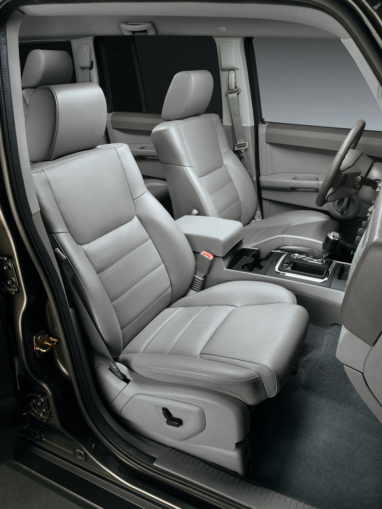 2009 Jeep Commander 4WD Front Seats Picture