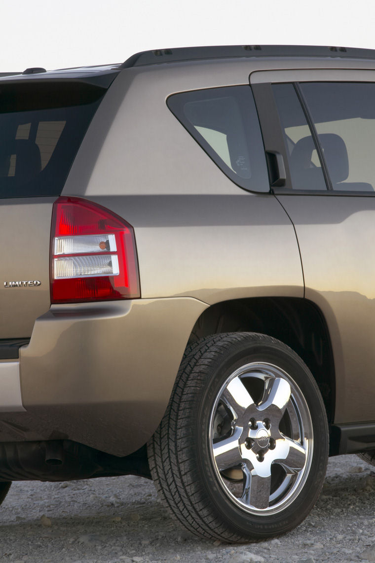 2010 Jeep Compass Tail Light Picture