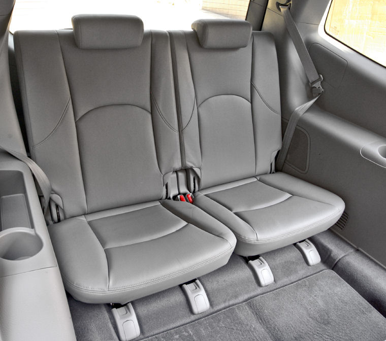 2009 Kia Borrego Third Row Rear Seats Picture