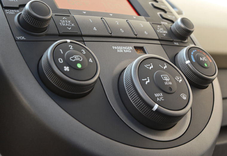 2010 Kia Soul Dials Picture