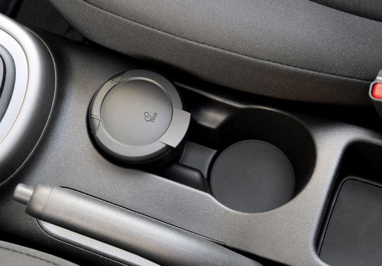 2010 Kia Soul Cupholders Picture