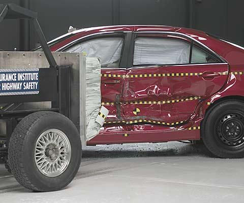 2009 Lexus ES 350 IIHS Side Impact Crash Test Picture