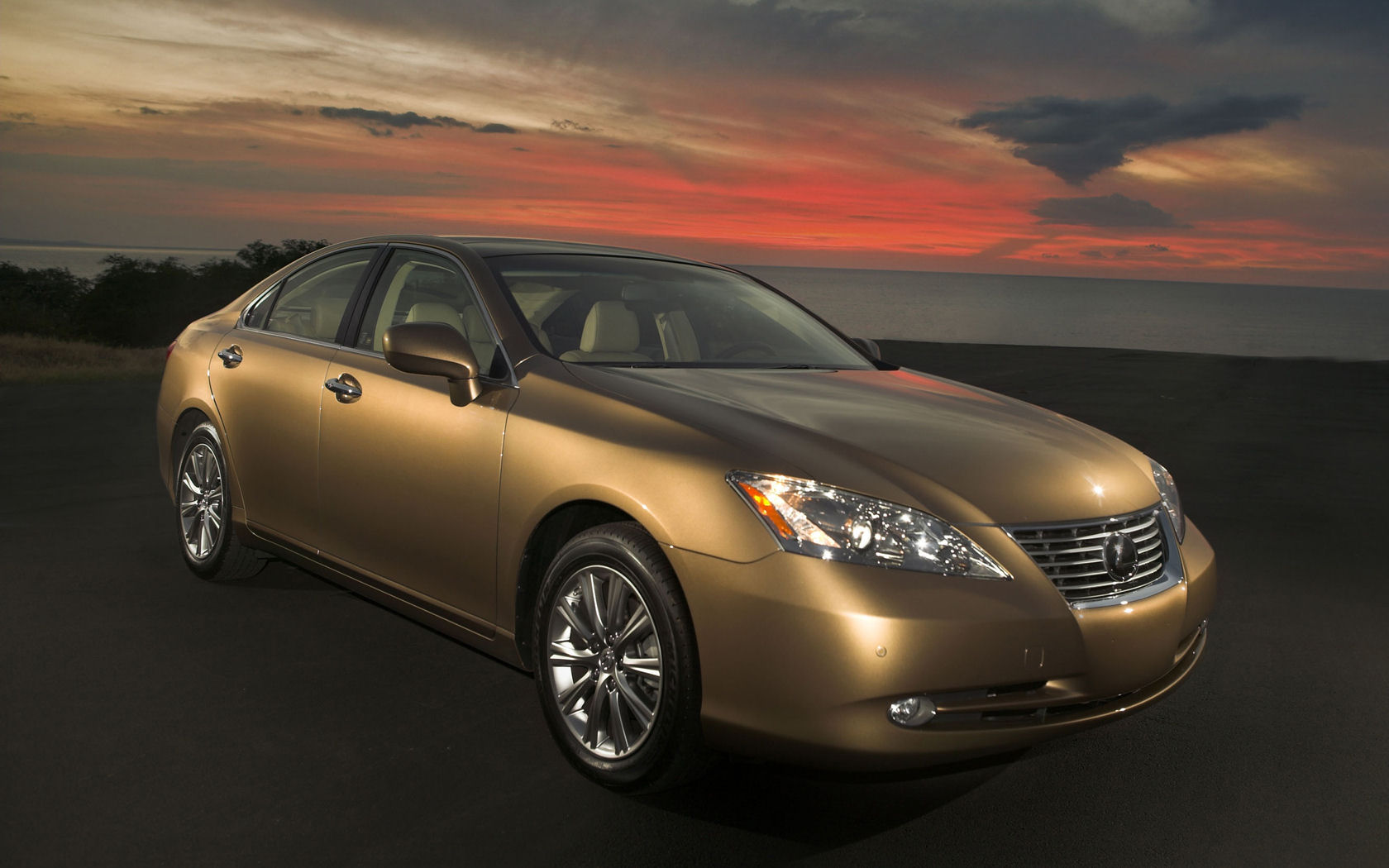 Lexus ES Desktop Wallpaper