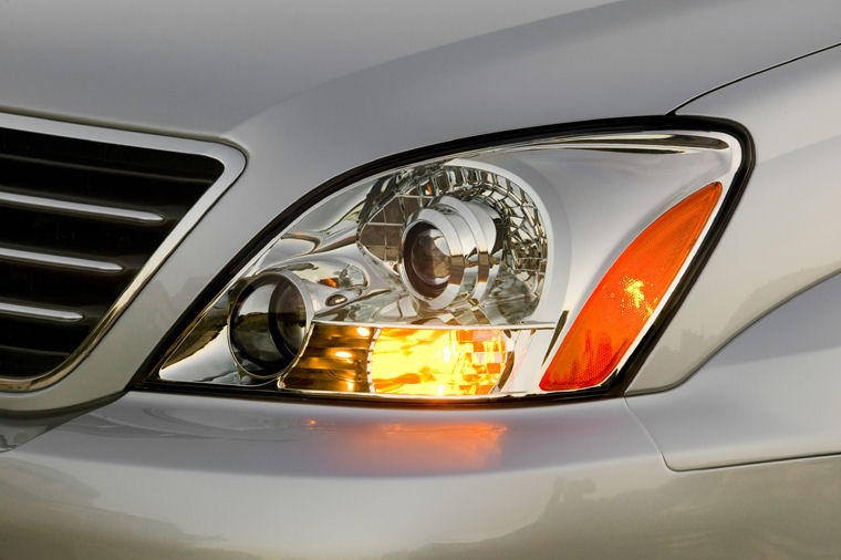 2009 Lexus GX 470 Headlight Picture