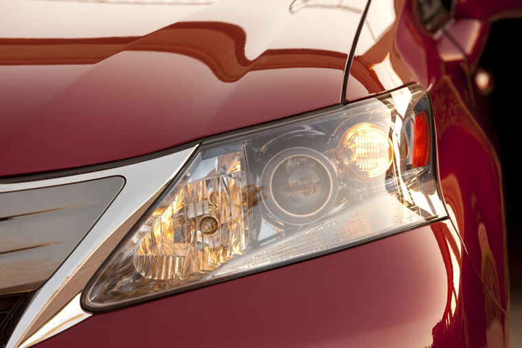 2010 Lexus HS 250h Headlight Picture