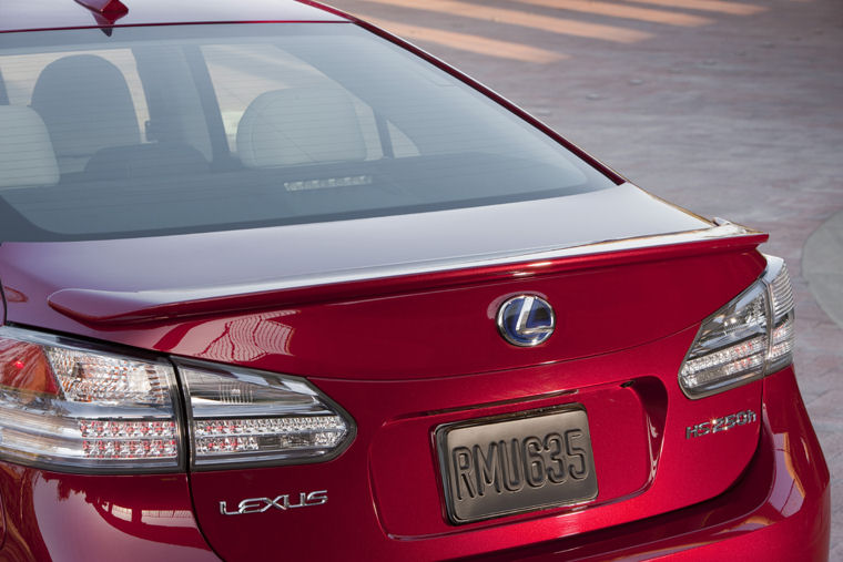 2010 Lexus HS 250h Tail Light Picture