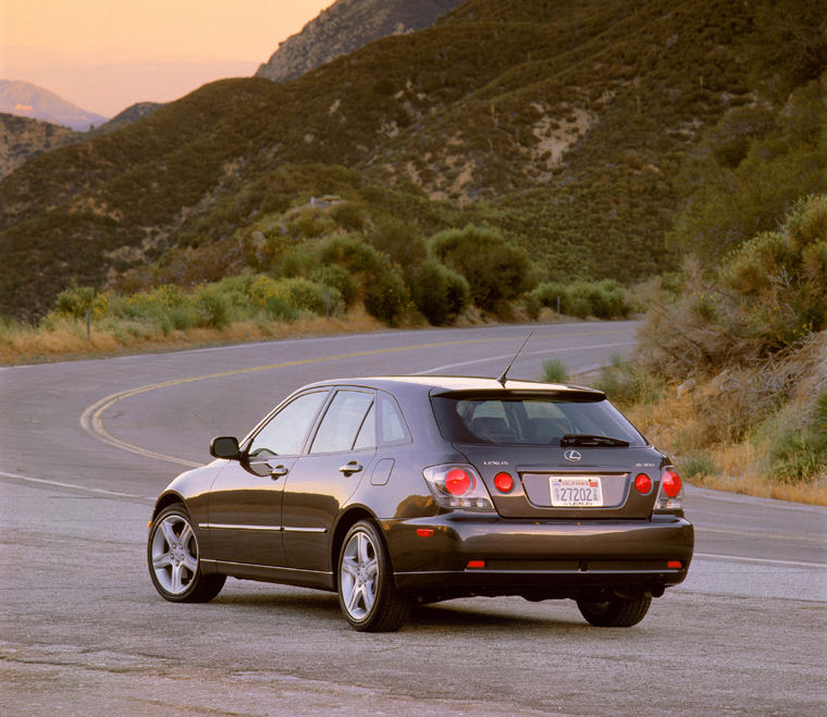 2002 Lexus IS 300 SportCross Picture