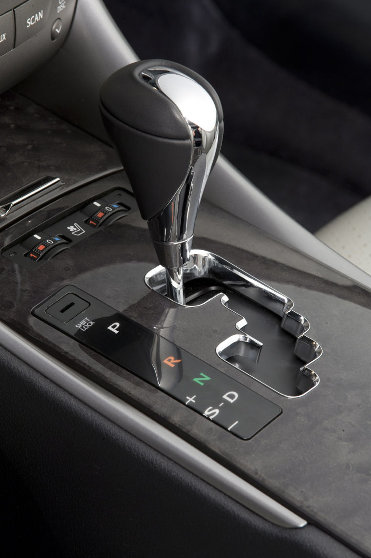 2008 Lexus IS 350 Gear Lever Picture