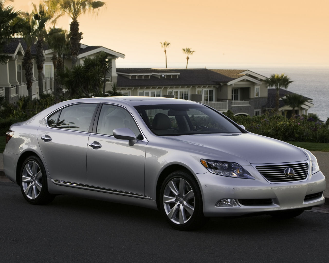 Lexus LS Desktop Wallpaper