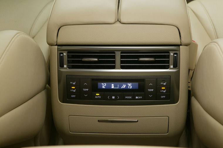 2008 Lexus LX 570 Center Console Picture