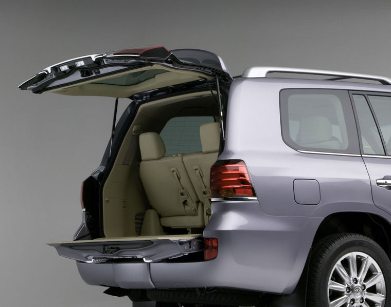 2008 Lexus LX 570 Trunk Picture