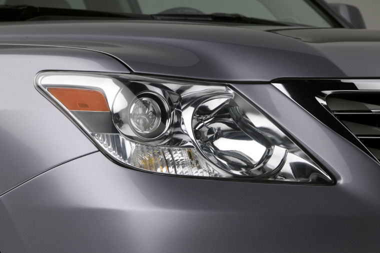 2010 Lexus LX 570 Headlight Picture