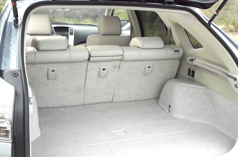 2004 Lexus RX 330 Trunk Picture