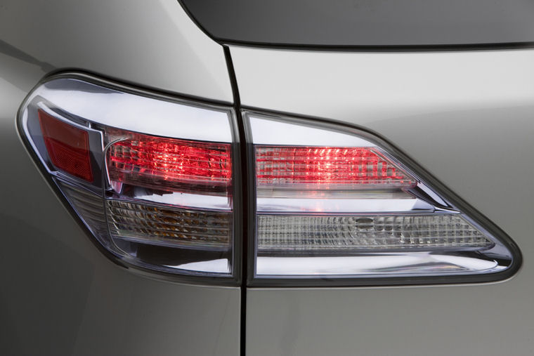 2010 Lexus RX 350 Tail Light Picture