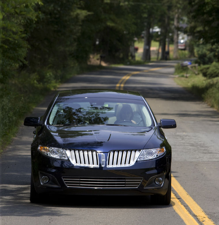 2009 Lincoln MKS Picture