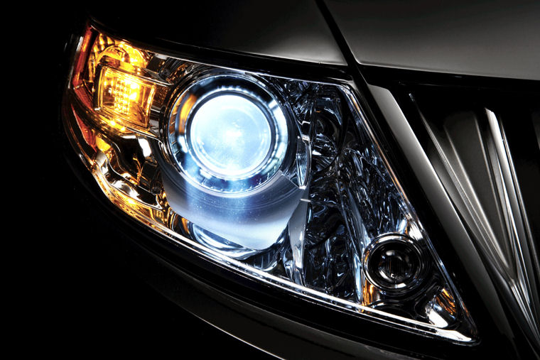 2009 Lincoln MKS Headlight Picture