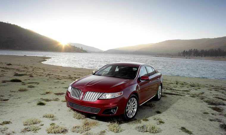 2009 Lincoln MKS Picture