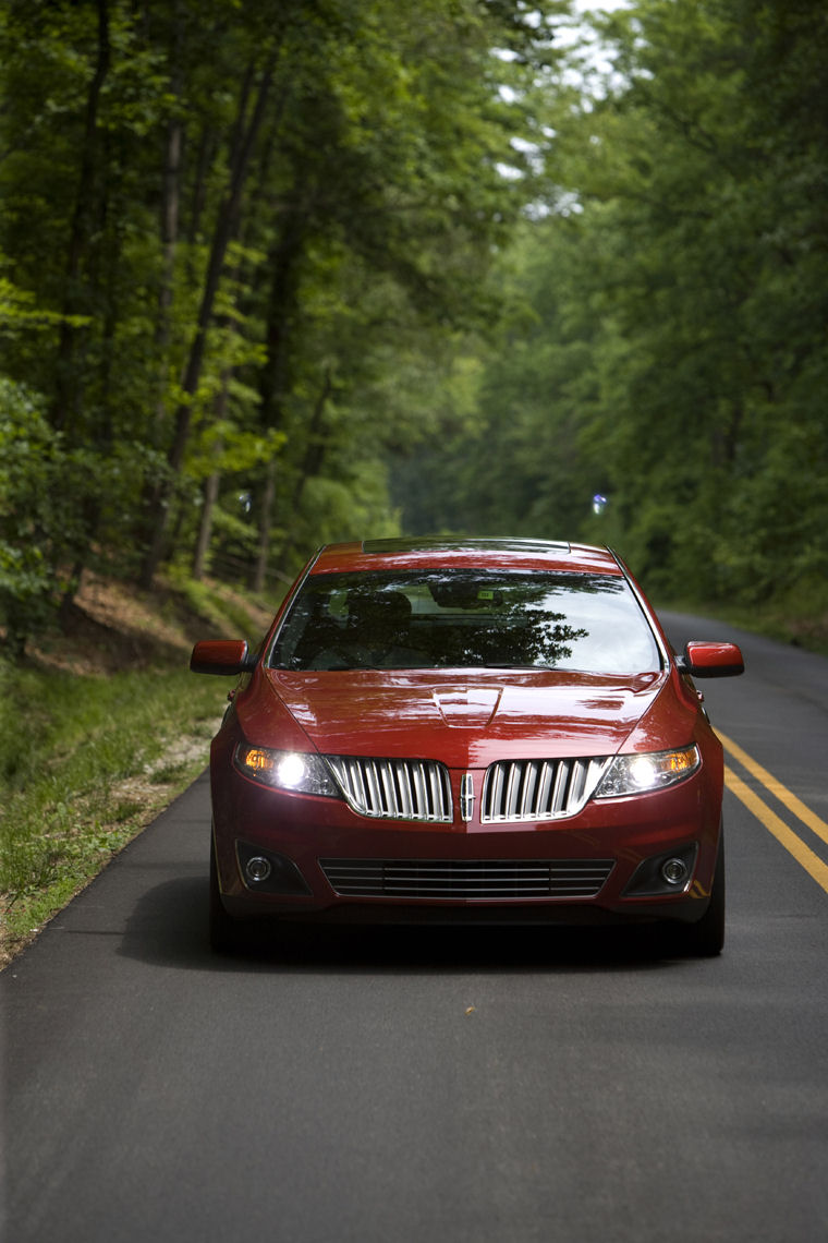 2009 Lincoln MKS Picture