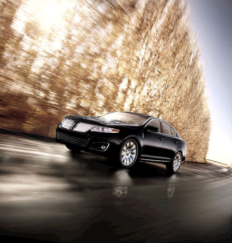 2010 Lincoln MKS Picture