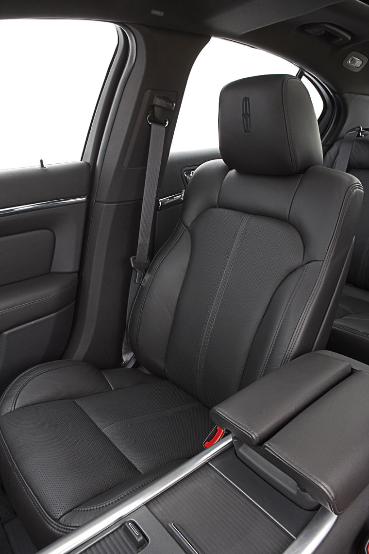 2010 Lincoln MKS Front Seat Picture